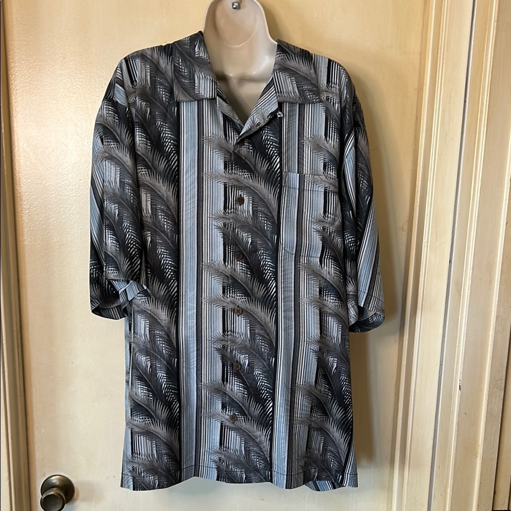 Tommy Bahama Silk Black and Gray Aloha Shirt size L NWOT